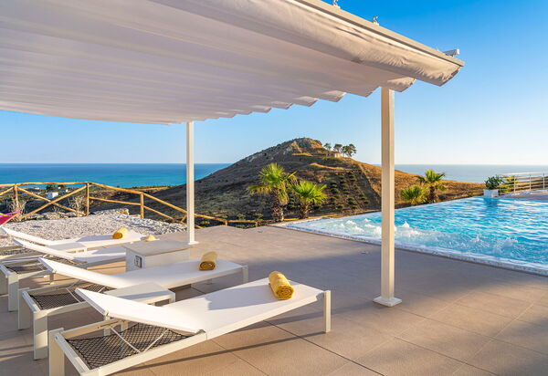 Villa Domizia: bassin, Vues