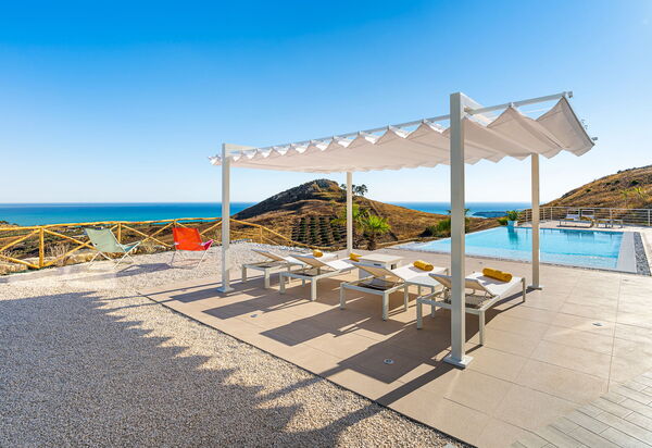 Villa Domizia: bassin, Jardin, Vues