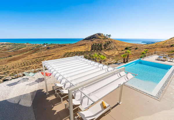 Villa Domizia: bassin, Vues