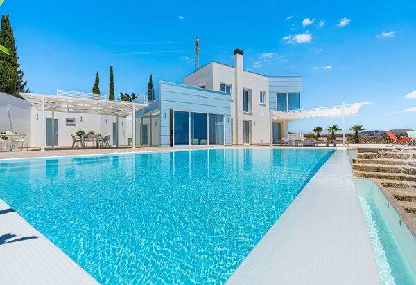 Villa Domizia: bassin, Été, Extérieurs