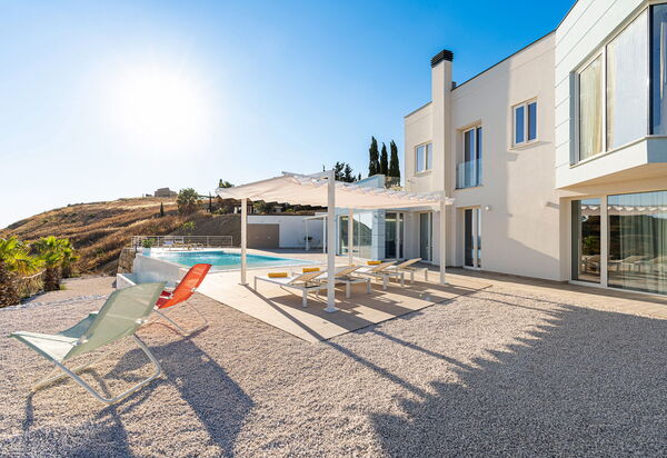 Villa Domizia: bassin, Extérieurs, Jardin