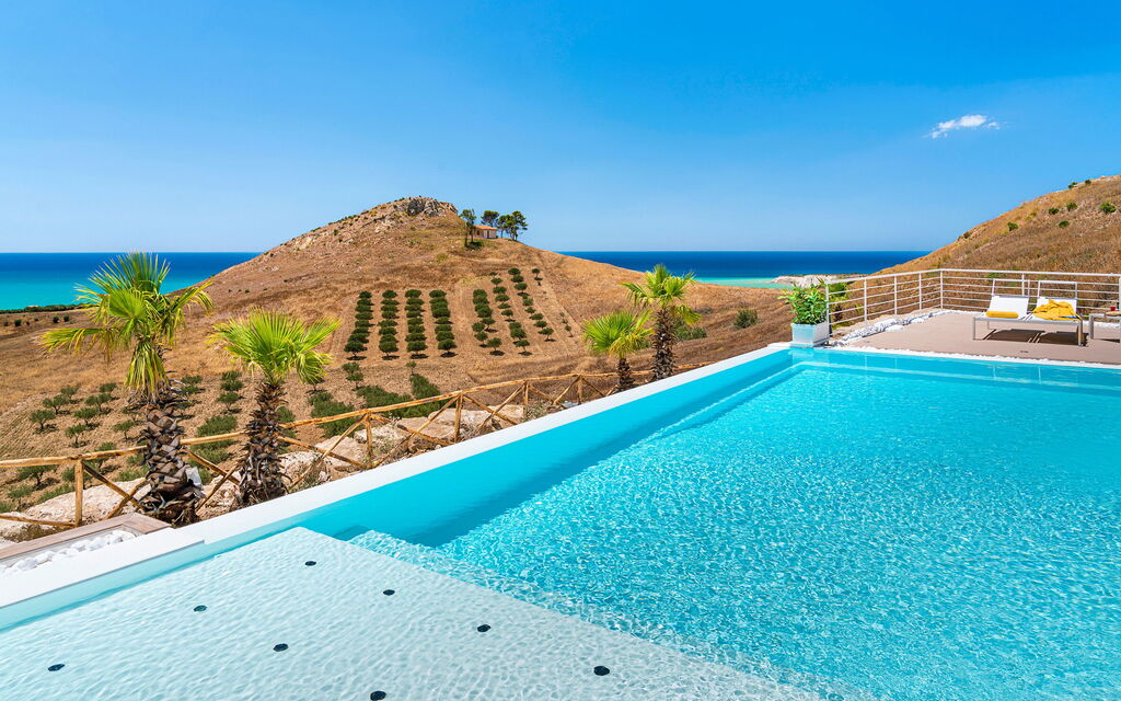 Villa Domizia: Piscina, Vista Panoramica
