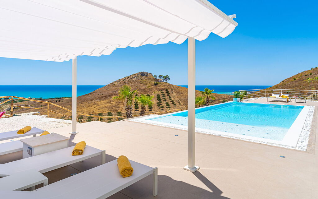 Villa Domizia: Piscina, Vista Panoramica