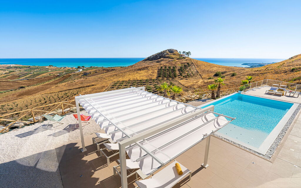 Villa Domizia: Piscina, Vista Panoramica