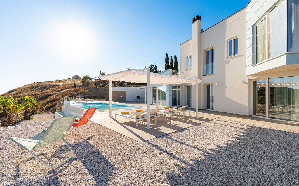 Villa Domizia: Esterni, Giardino, Piscina