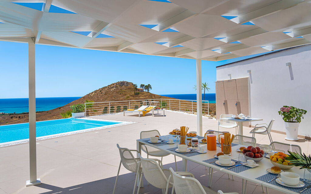 Villa Domizia: Balcone / Terrazza / Patio, Piscina, Vista Panoramica