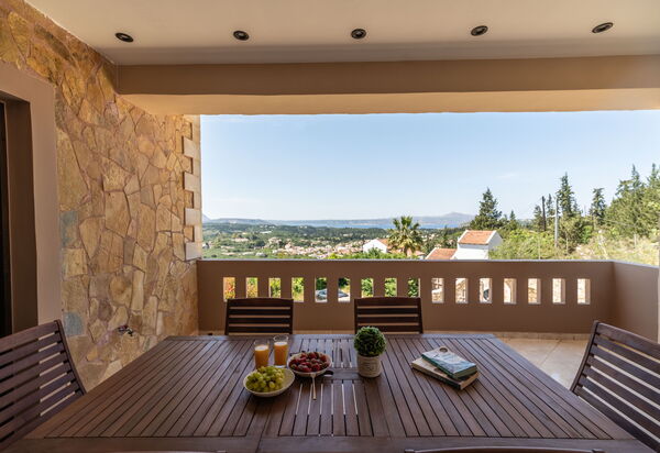 Villa Halepi: Balcon / Terrasse / Patio, Extérieur