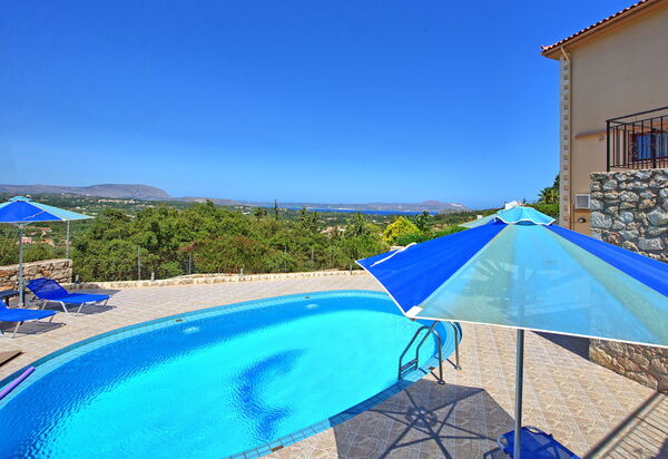 Villa Halepi: bassin, Extérieur