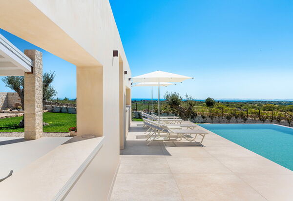 Villa Mora: Ansichten, Außen, Draussen, Schwimmbad