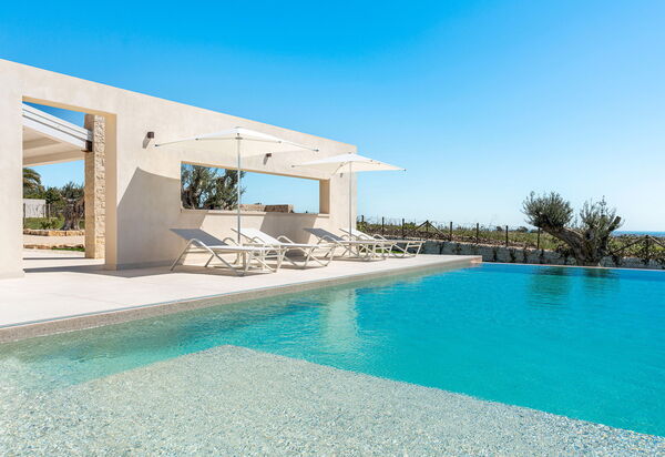 Villa Mora: Ansichten, Außen, Draussen, Schwimmbad