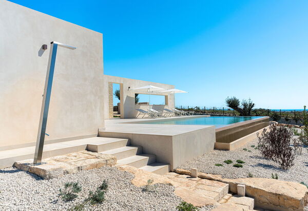 Villa Mora: Ansichten, Außen, Draussen, Schwimmbad