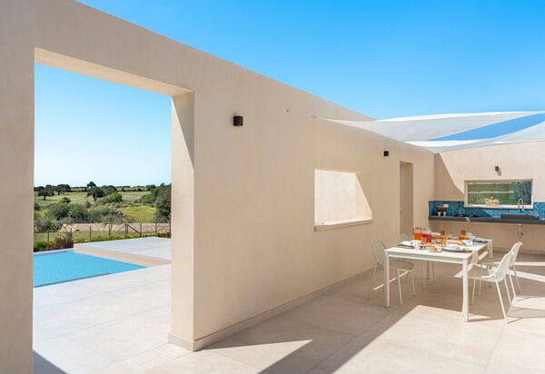 Villa Mora: Ansichten, Außen, Draussen, Schwimmbad