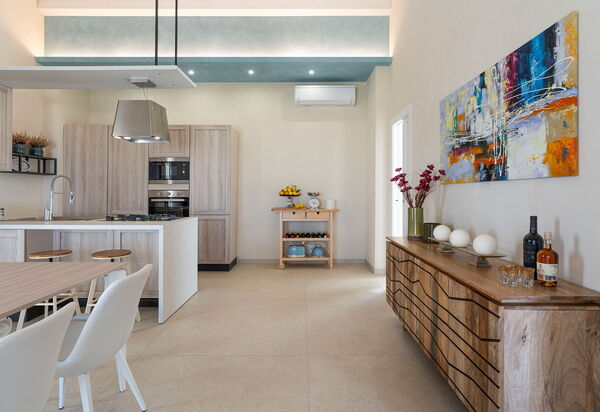 Villa Mora: Esszimmer, Küche, Wohnzimmer