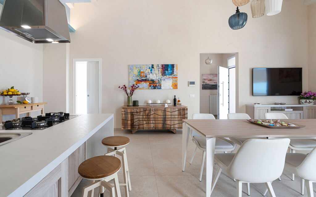 Villa Mora: Cuisine, Salle à manger, Salon
