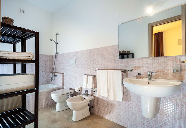 Villa Corte Dorata: Bad