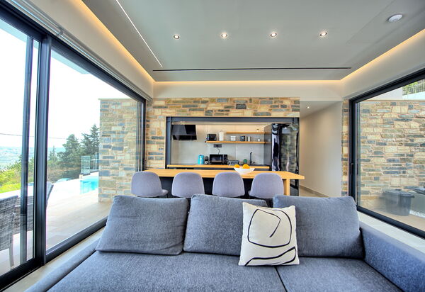 Villa Kallos: Гостиная, Кухня, Столовая