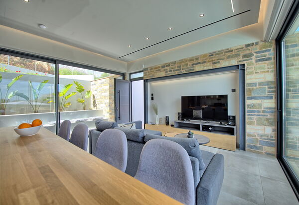 Villa Kallos: Гостиная, Кухня, Столовая