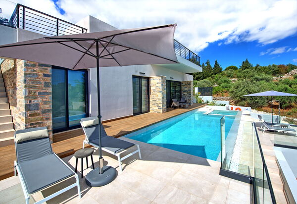 Villa Kallos: бассейн