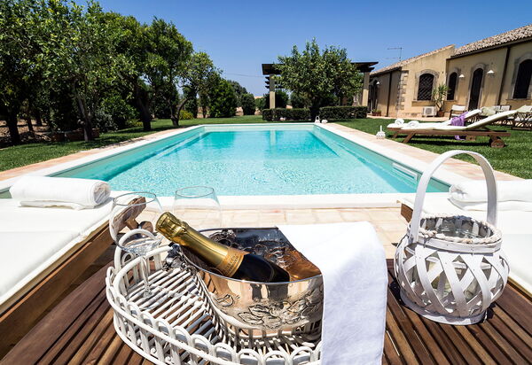 Don Salvatore: Außen, Garten, Schwimmbad