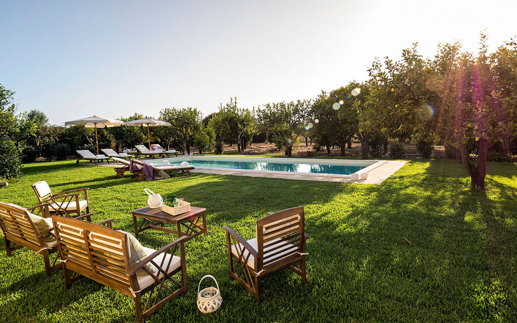 Don Salvatore: Building Exterior, Garden, Pool