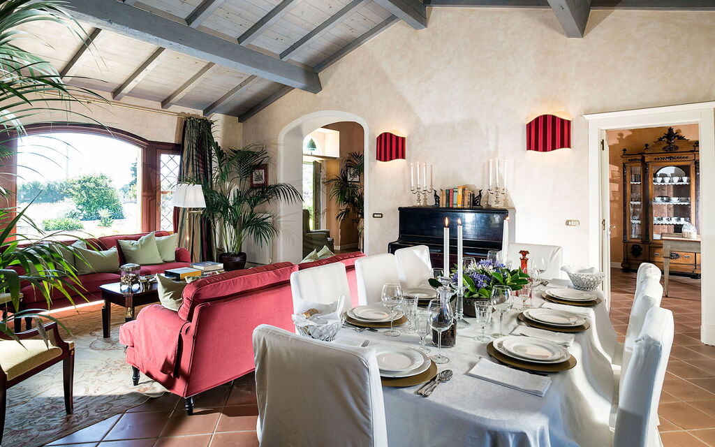 Don Salvatore: Dining Room, Living Room