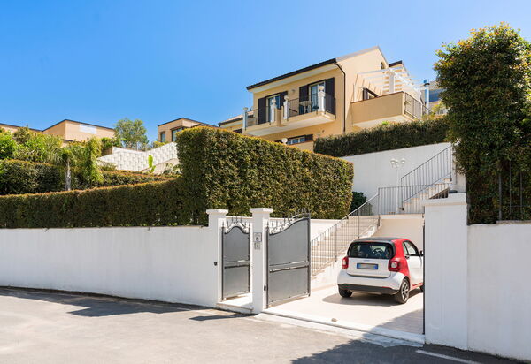 Villa Giutitta: Außen, Draussen, Haupteingang