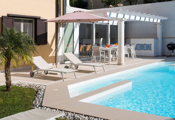 Villa Giutitta: Außen, Schwimmbad