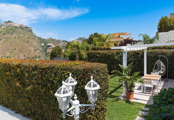 Villa Giutitta: Außen, Garten