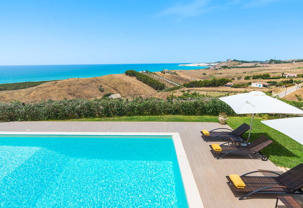 Villa Anthea: Ansichten, Draussen, Garten, Schwimmbad