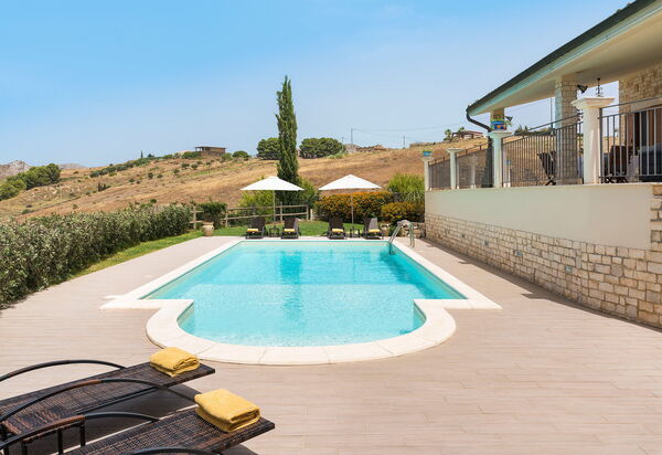 Villa Anthea: Ansichten, Draussen, Garten, Schwimmbad