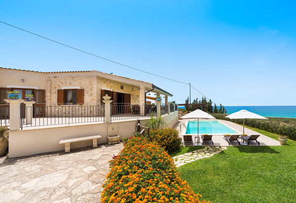 Villa Anthea: Ansichten, Draussen, Garten, Schwimmbad