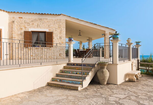 Villa Anthea: Außen, Haupteingang