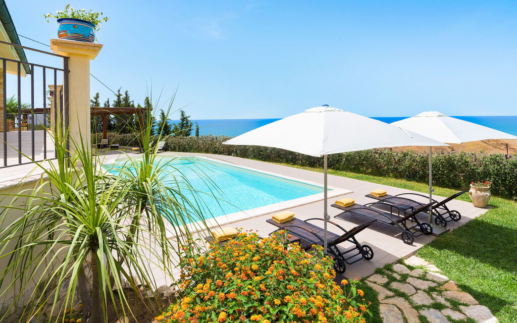 Villa Anthea: all'aperto, Giardino, Piscina, Vista Panoramica
