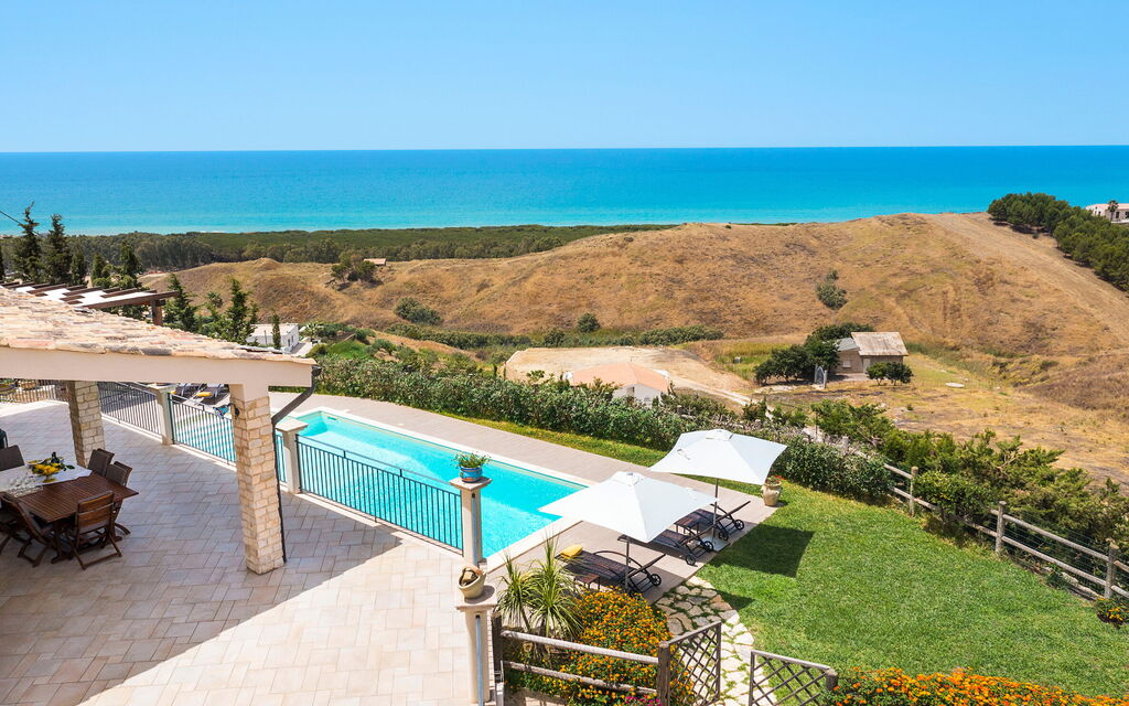 Villa Anthea: all'aperto, Giardino, Piscina, Vista Panoramica