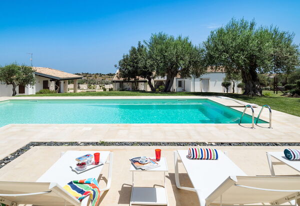 Corte Moscata: Außen, Garten, Schwimmbad