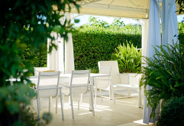 Villa Vittoria: Balkon / Terrasse / Patio, Draussen, Garten