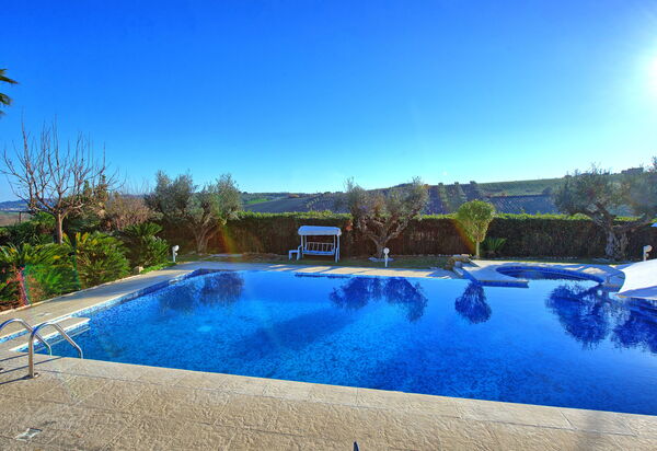 Villa Vittoria: Draussen, Schwimmbad