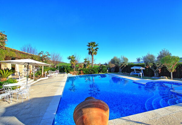 Villa Vittoria: Draussen, Schwimmbad