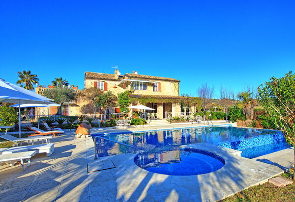 Villa Vittoria: Draussen, Schwimmbad