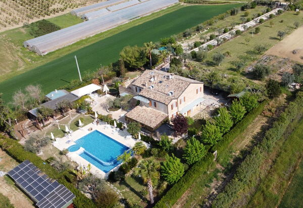 Villa Vittoria: Draussen