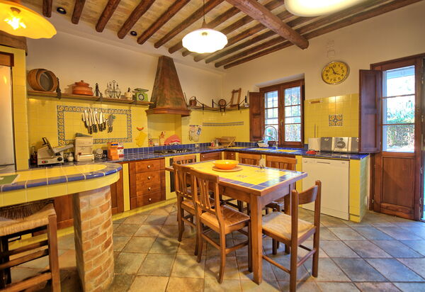 Villa Vittoria: Esszimmer, Küche