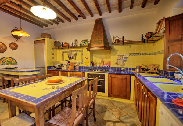Villa Vittoria: Esszimmer, Küche