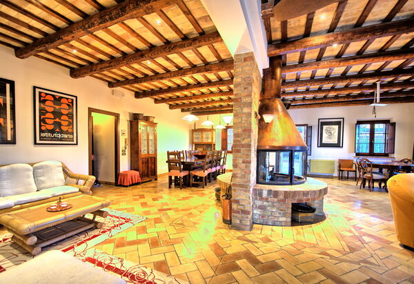 Villa Vittoria: Esszimmer, Wohnzimmer