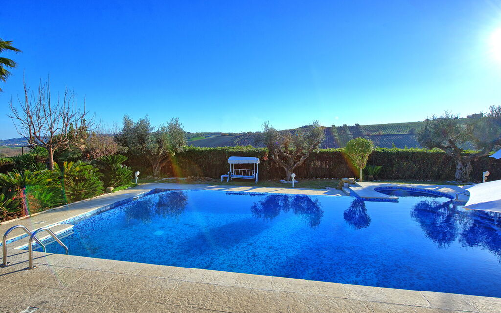 Villa Vittoria: all'aperto, Piscina