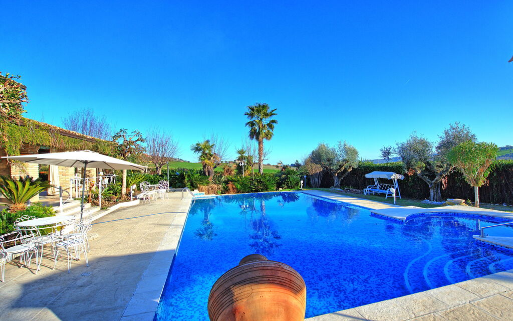 Villa Vittoria: all'aperto, Piscina