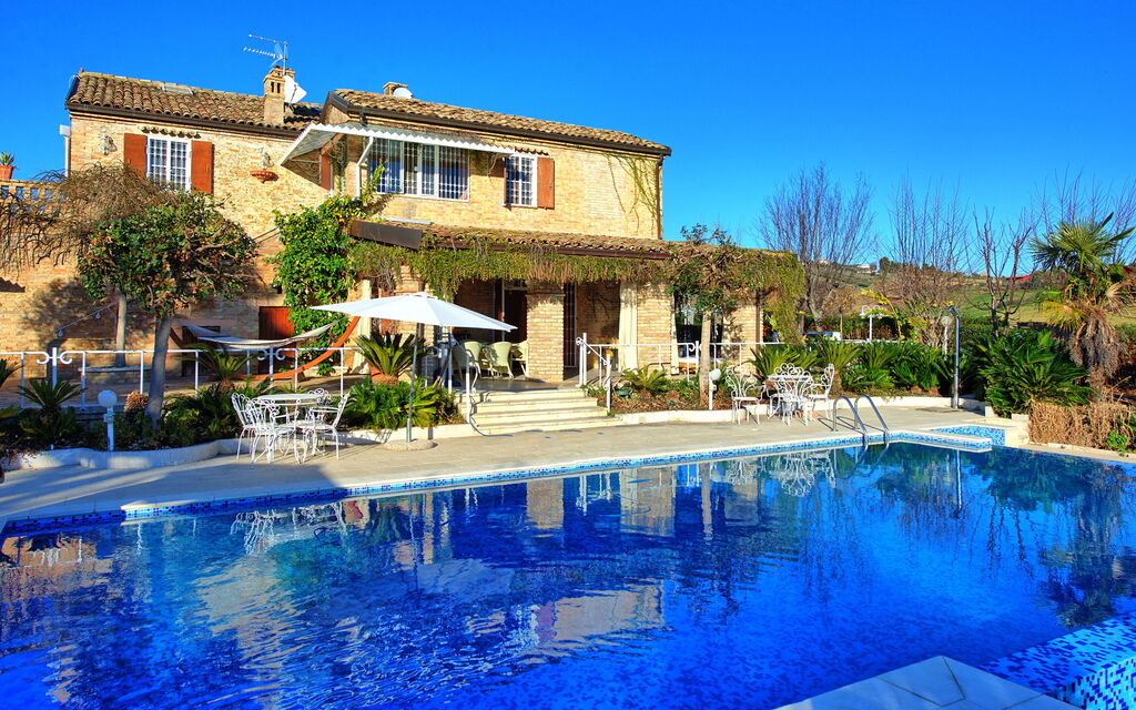 Villa Vittoria: all'aperto, Piscina