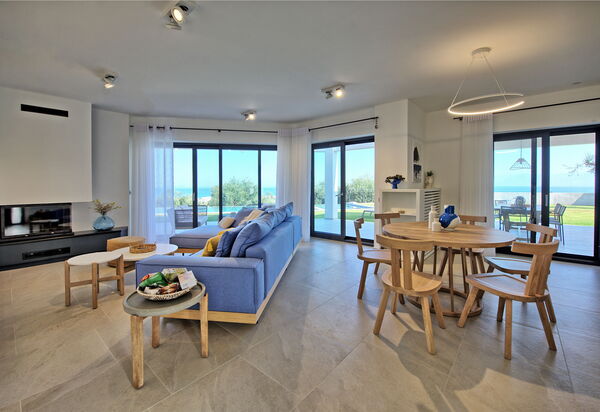 Villa Acropolitana: Kitchen, Living Room