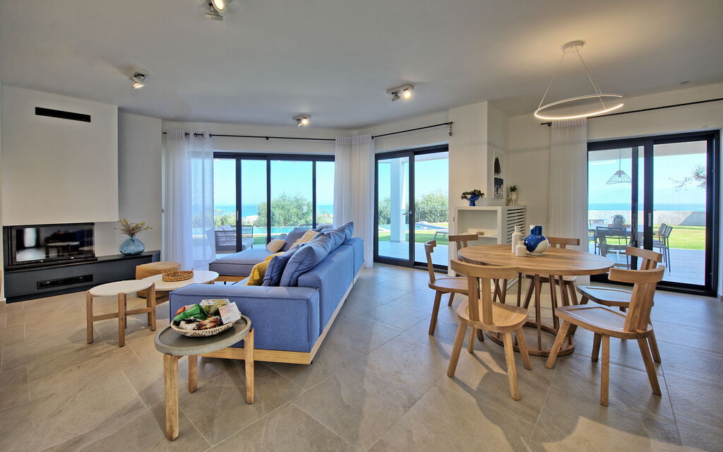 Villa Acropolitana: Kitchen, Living Room