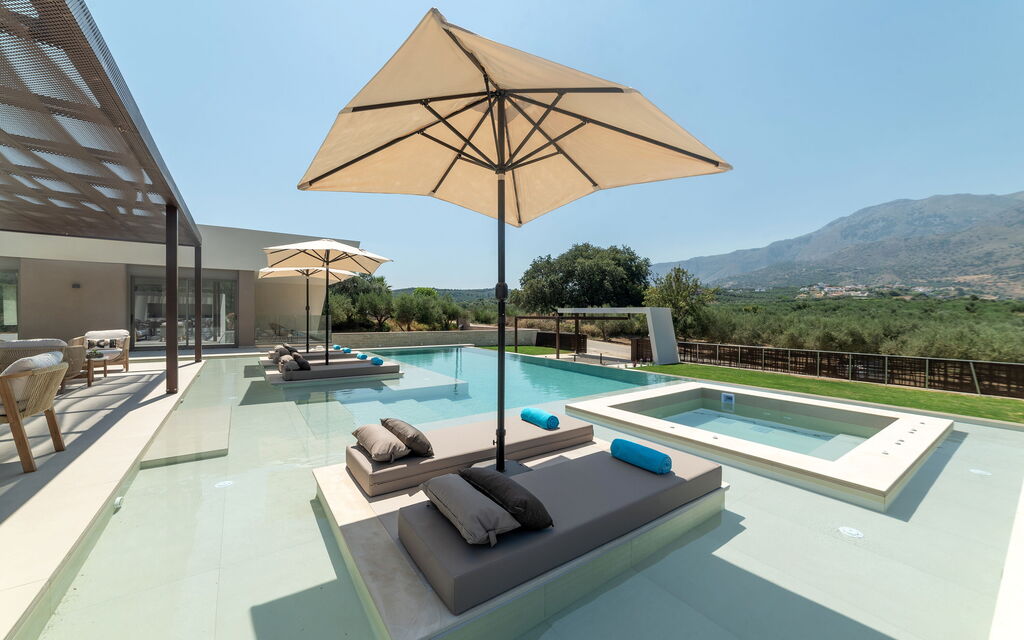 Villa El: бассейн