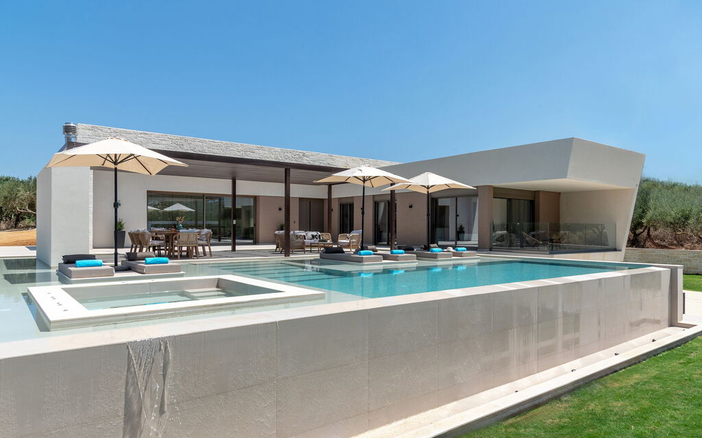 Villa El: бассейн